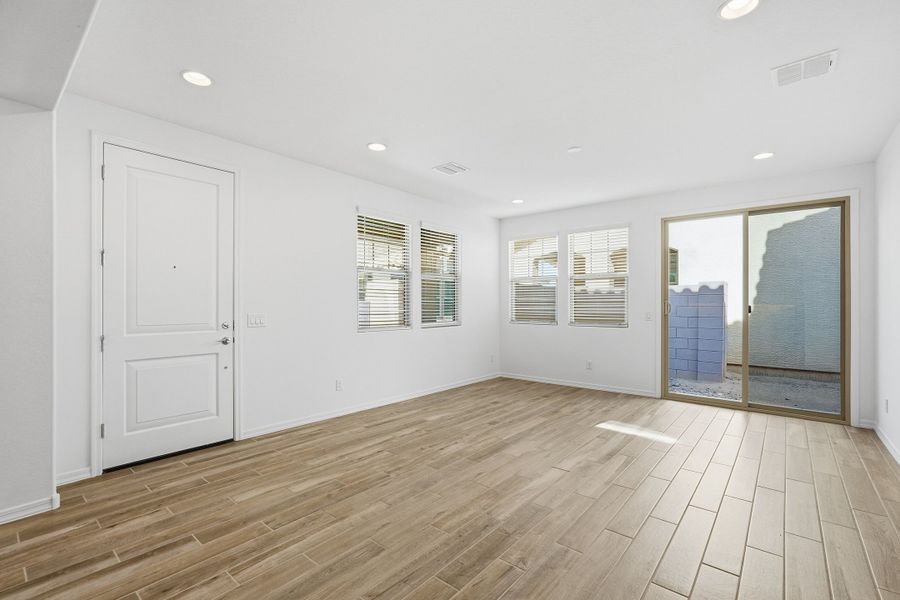 Spacious, unfurnished interior of a new home in Parkside, Avondale (Image 18).