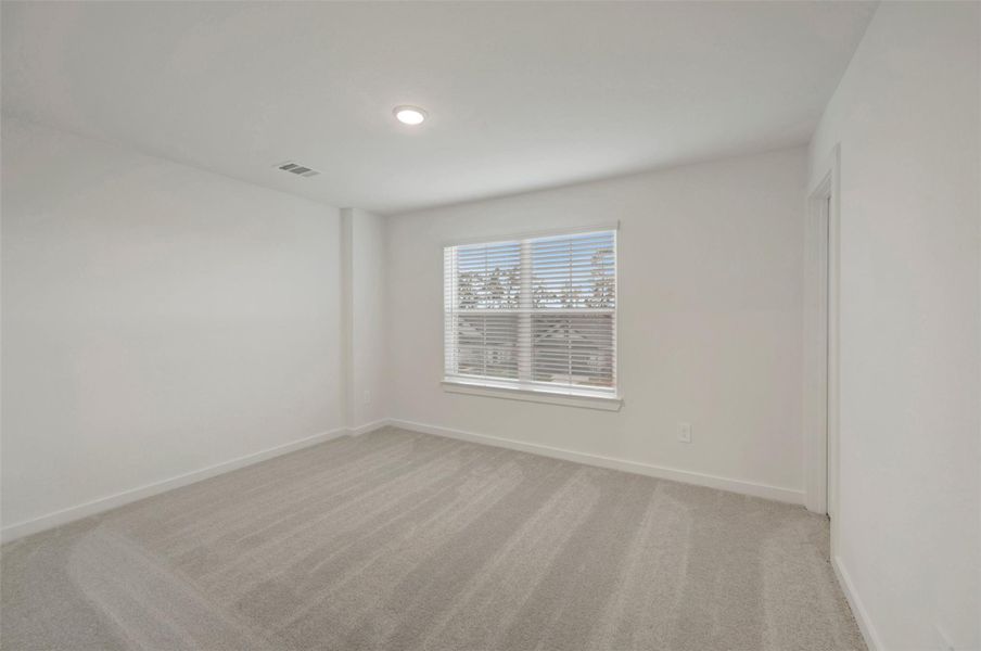 Spacious, unfurnished interior of a new home in Lone Star Landing, Montgomery (Image 22).