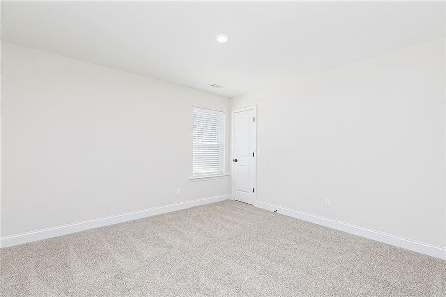 Spacious, unfurnished interior of a new home in Mount Tabor Pointe, Dallas (Image 24).