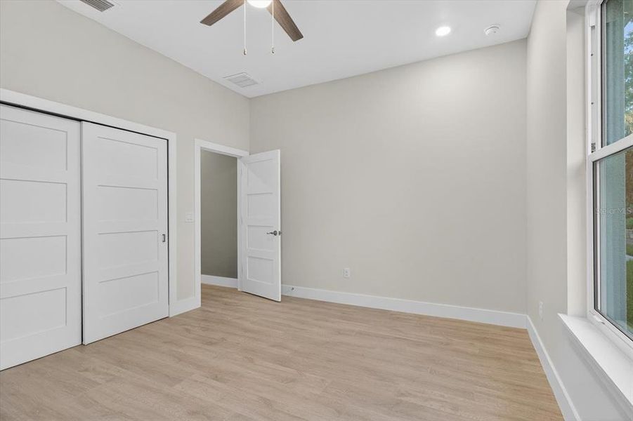 Spacious, unfurnished interior of a new home in , Tarpon Springs (Image 48).