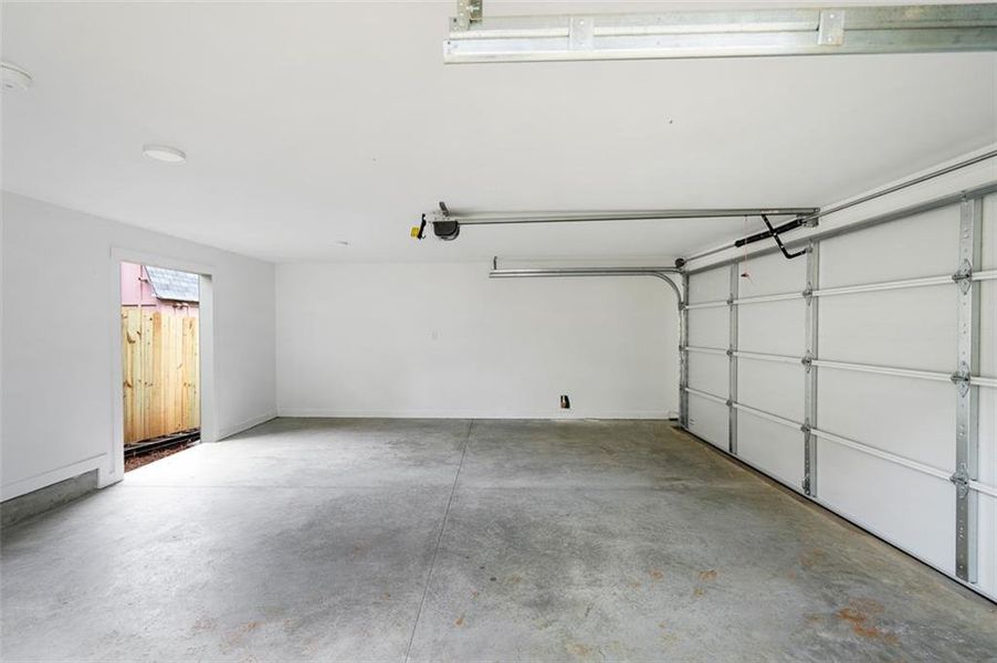 Spacious, unfurnished interior of a new home in , Atlanta (Image 33).