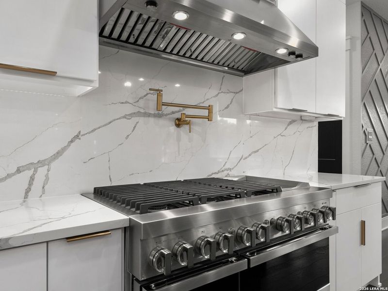Close-up of interior finishes inside a home in , Canyon Lake (Image 22).