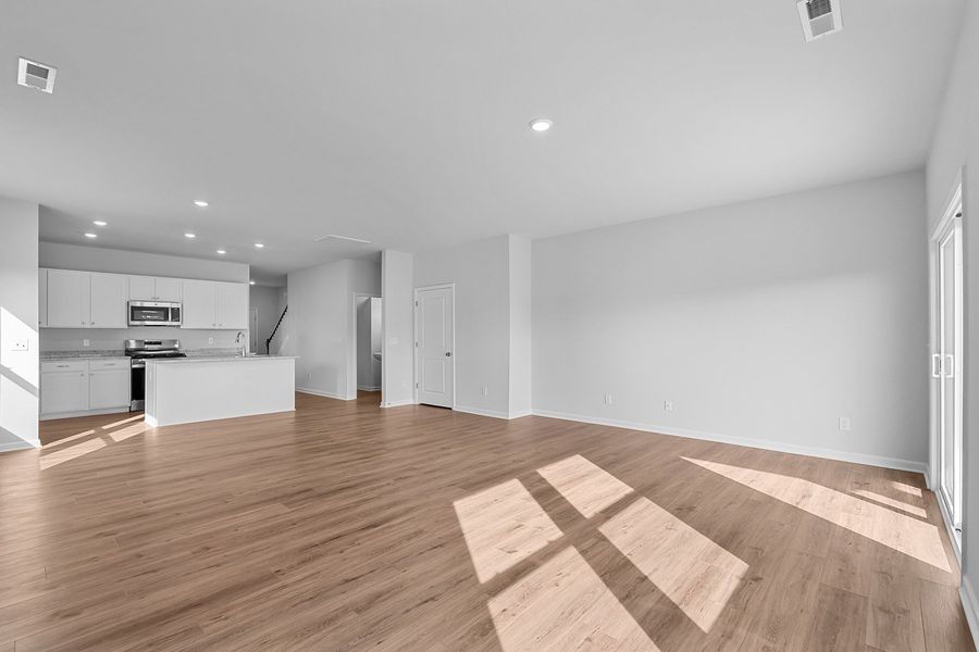 Spacious, unfurnished interior of a new home in Hanes Lake, Winston-Salem (Image 23).