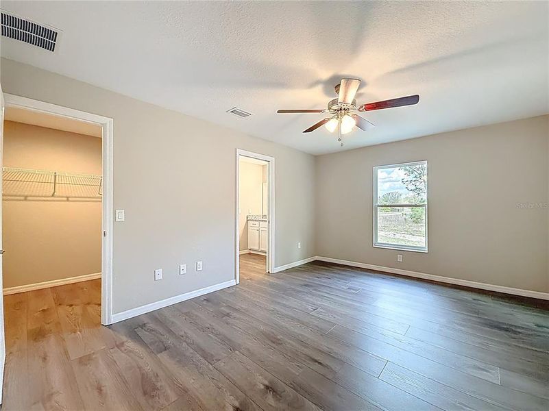 Spacious, unfurnished interior of a new home in , Dunnellon (Image 27).