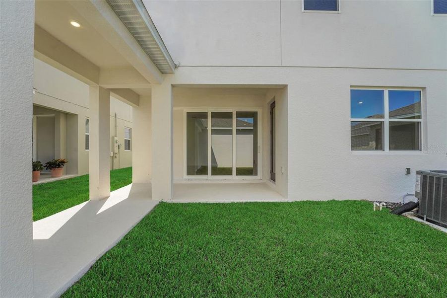 Exterior details and patio area of a home in Crossroads at Kelly Park, Apopka (Image 17).
