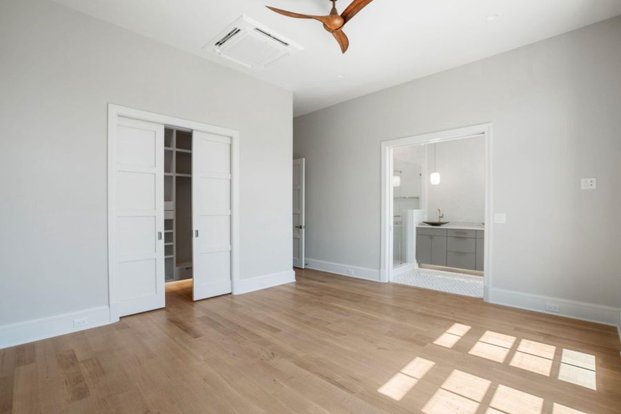 Spacious, unfurnished interior of a new home in , Charleston (Image 26).