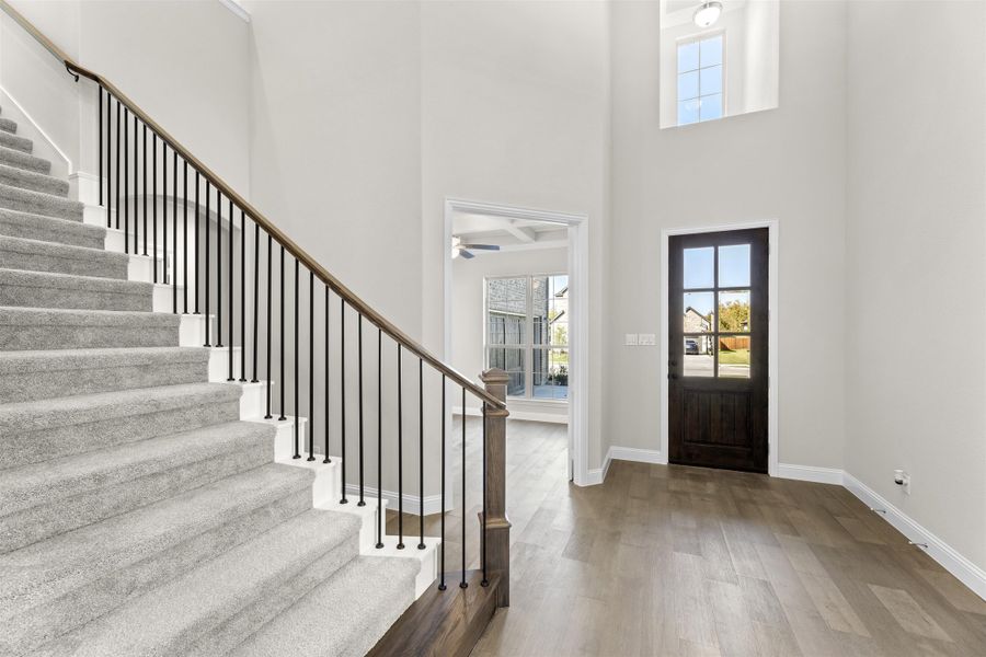 Representative unfurnished interior of a home built from the Portsmouth by Windsor Homes in Nelson Lake Estates, Rockwall (Image 16).