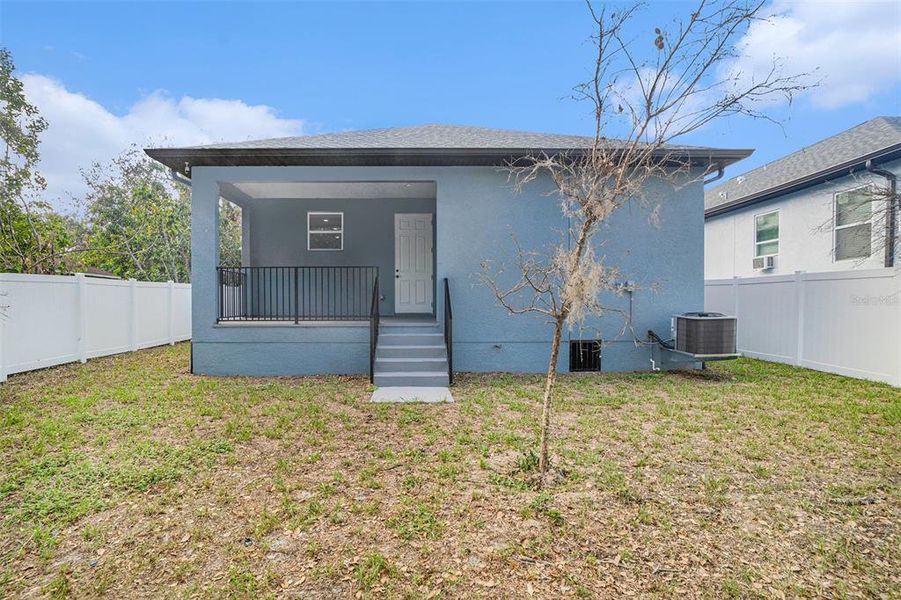 Exterior details and patio area of a home in , Tampa (Image 19).