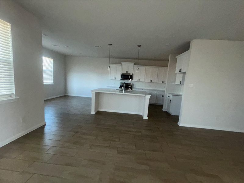 Spacious, unfurnished interior of a new home in Cypress Oaks North, Cypress (Image 11).