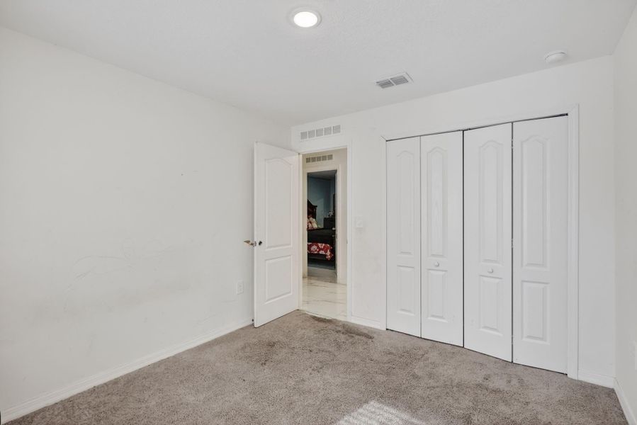 Spacious, unfurnished interior of a new home in , Fort Pierce (Image 20).