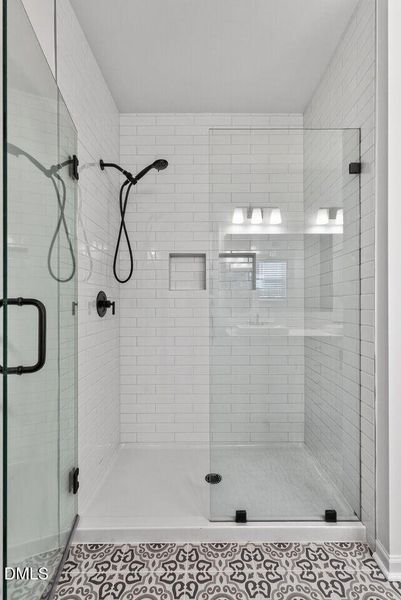 024-1280x960-primary-bath