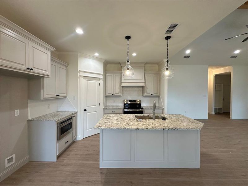 Furnished interior view inside a new home in , Abilene (Image 5).