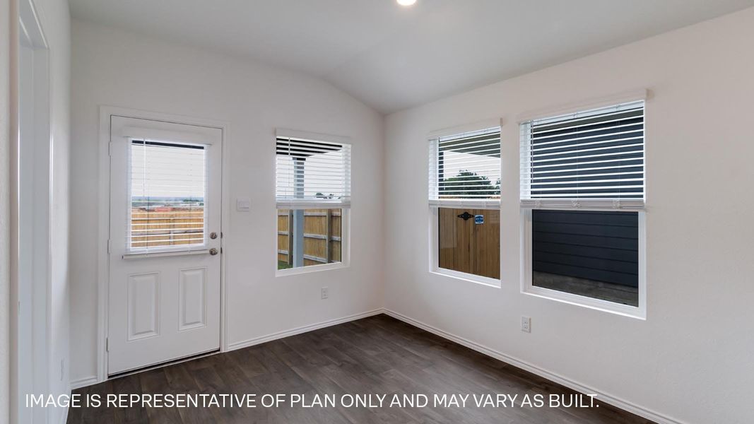 Spacious, unfurnished interior of a new home in Valverde, Bastrop (Image 7).