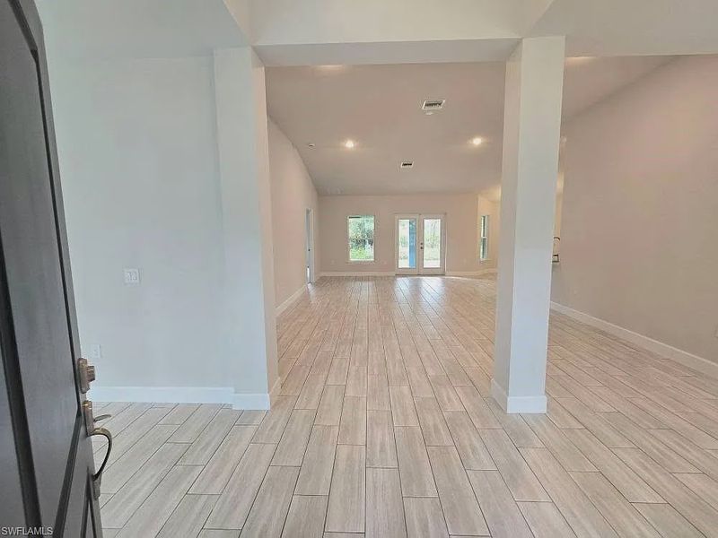 Spacious, unfurnished interior of a new home in Lehigh Acres, Lehigh Acres (Image 7).