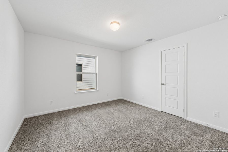 Spacious, unfurnished interior of a new home in Park Place, New Braunfels (Image 21).