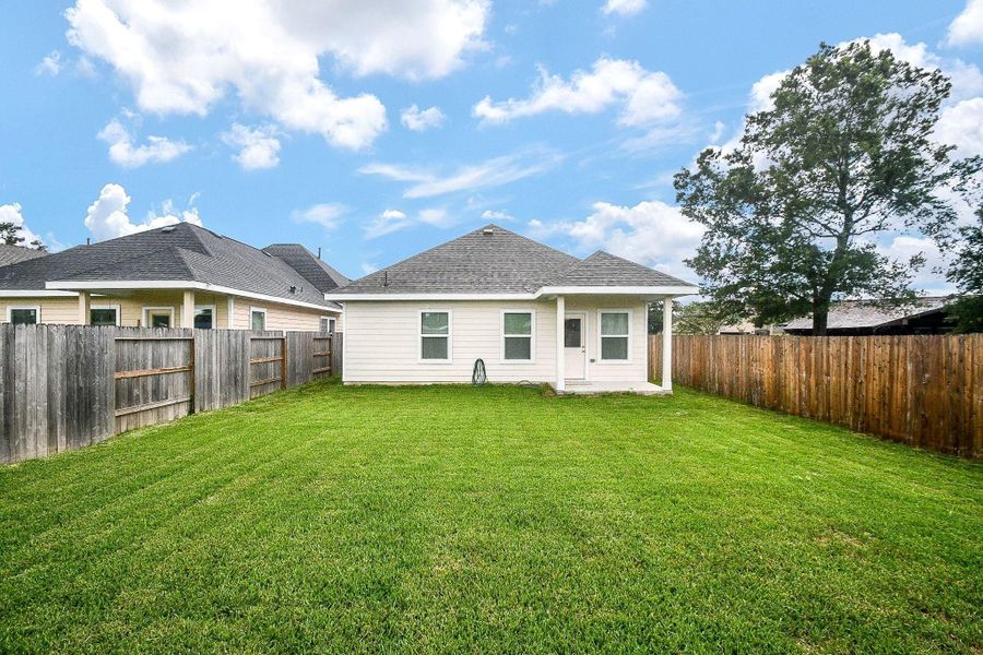 Exterior details and patio area of a home in , Houston (Image 28).