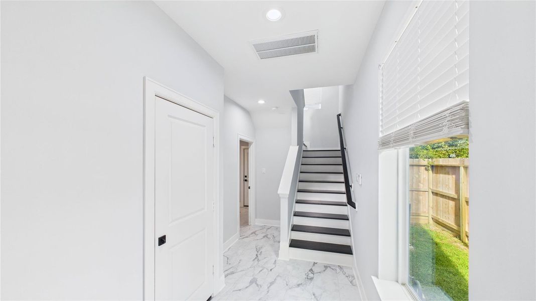 Spacious, unfurnished interior of a new home in , Houston (Image 13).