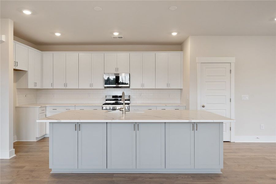 Furnished interior view inside a new home in Eagle Creek, Central (Image 7).