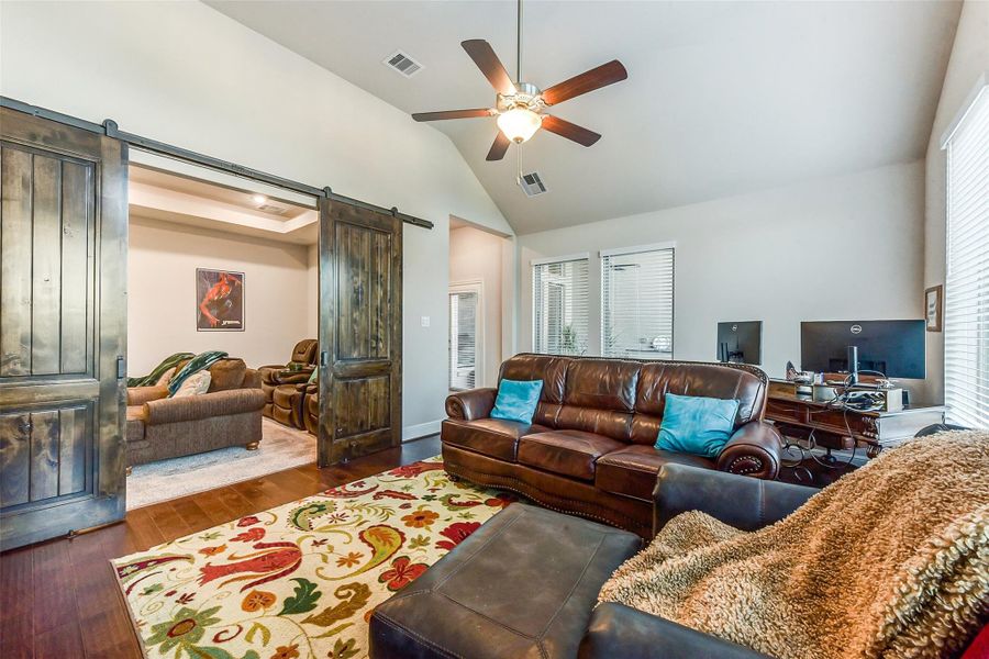Furnished interior view inside a new home in ARTAVIA 65', Conroe (Image 27).