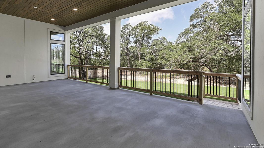 Spacious, unfurnished interior of a new home in George's Ranch Acre, Boerne (Image 18).