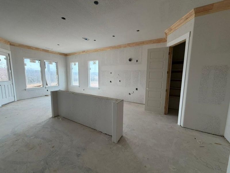 Kitchen featuring ornamental molding Kitchen featuring ornamental molding