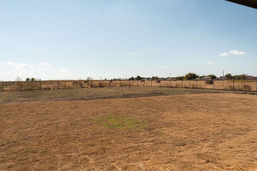 Exterior details and patio area of a home in , Waxahachie (Image 4).
