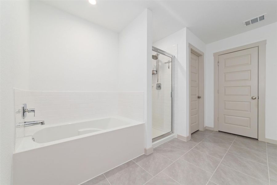 Furnished interior view inside a new home in Parks Edge, Missouri City (Image 35).