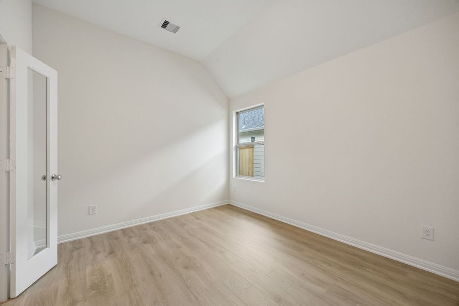 Spacious, unfurnished interior of a new home in Riviera Pines, Huffman (Image 26).