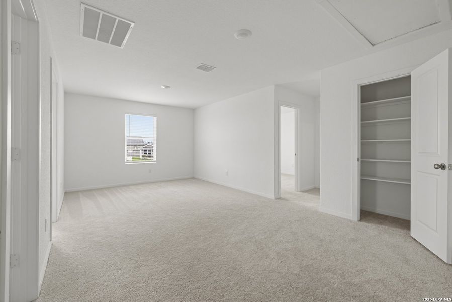 Spacious, unfurnished interior of a new home in Friendship Oaks, Fredericksburg (Image 15).