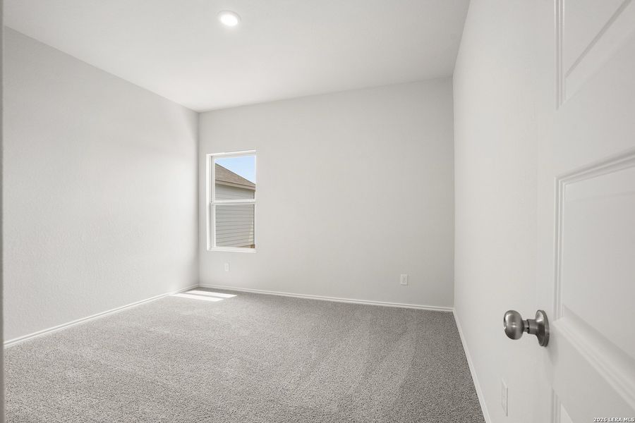 Spacious, unfurnished interior of a new home in Blue Ridge Ranch, San Antonio (Image 19).