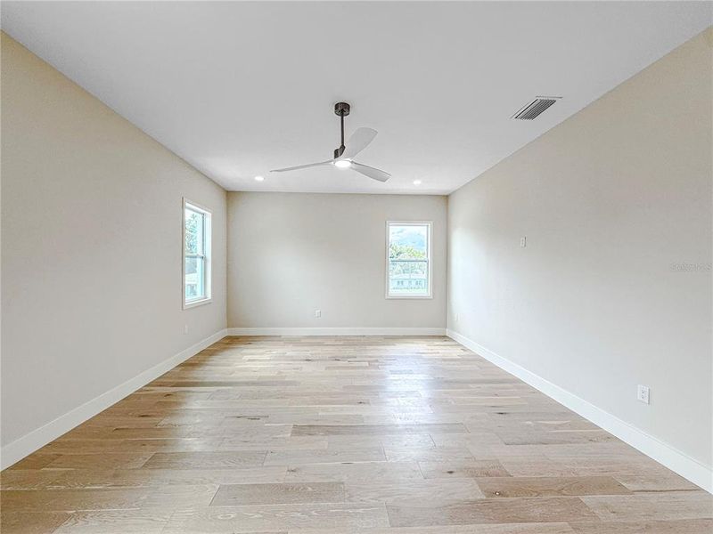Spacious, unfurnished interior of a new home in , Tampa (Image 75).
