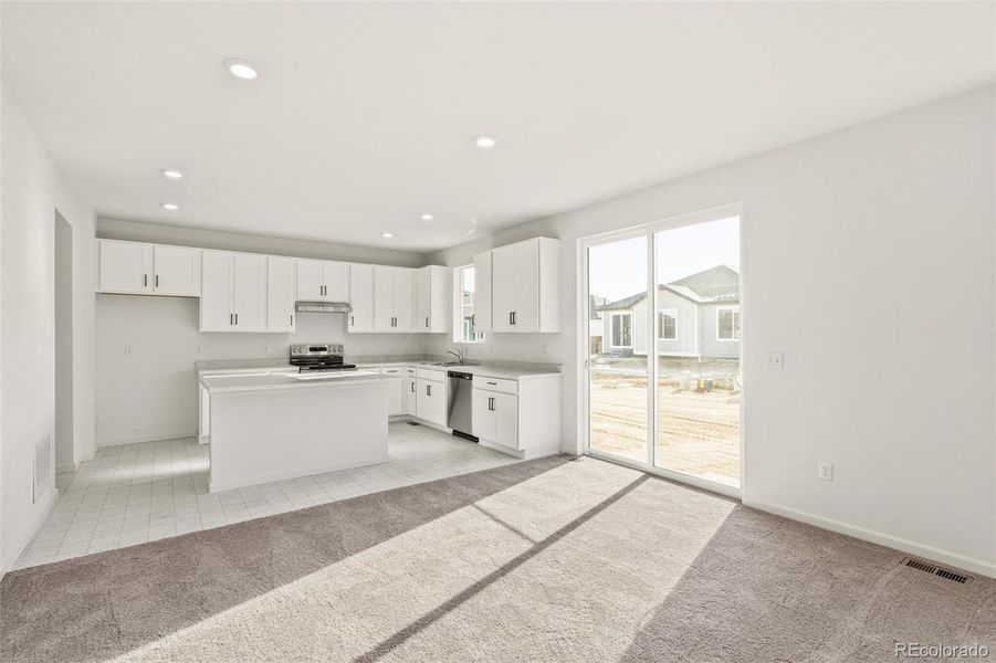 Spacious, unfurnished interior of a new home in Farmlore, Brighton (Image 28).