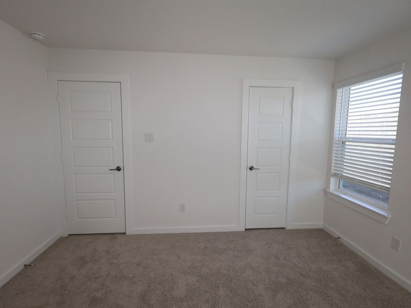 Spacious, unfurnished interior of a new home in Miller's Pond, Rosenberg (Image 33).