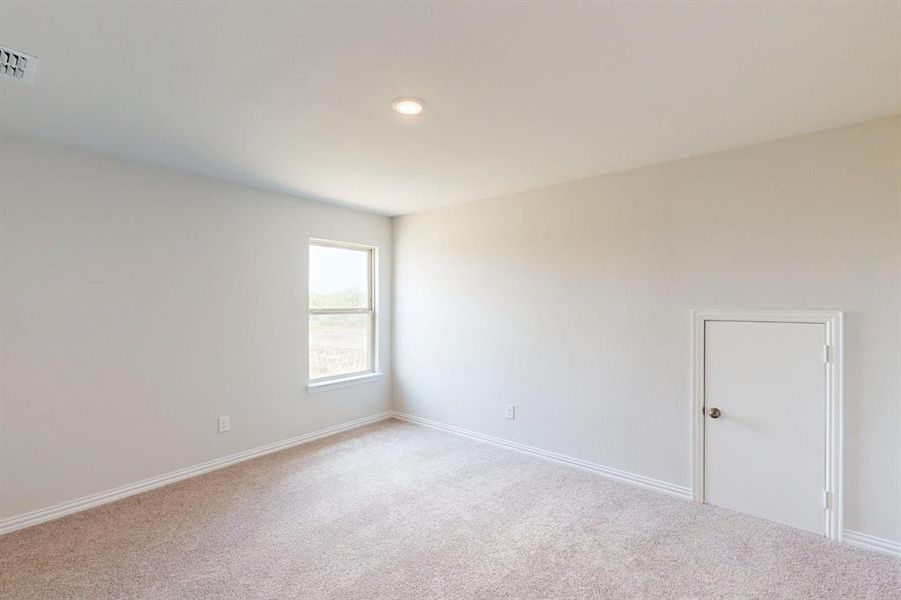 Spacious, unfurnished interior of a new home in Lilybrooke at Legacy Hills, Celina (Image 15).