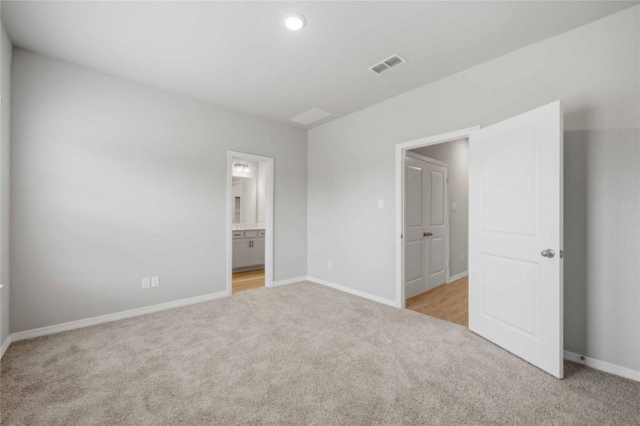 Spacious, unfurnished interior of a new home in , Houston (Image 22).