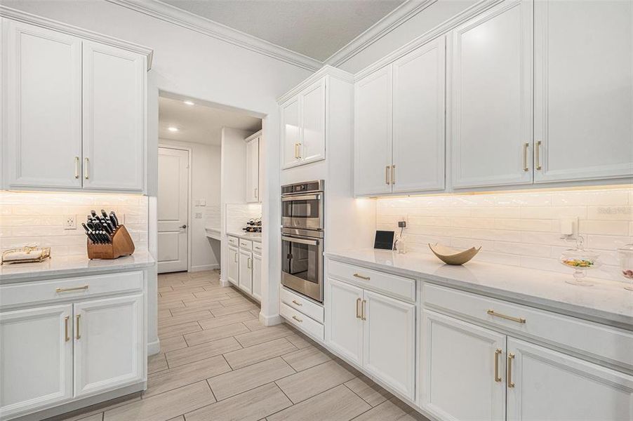 Furnished interior view inside a new home in , Wimauma (Image 8).
