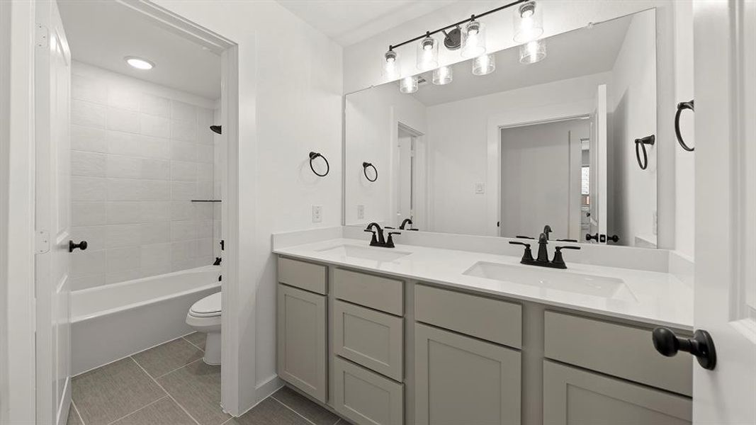 24. 1425 Clare - 2ND Bath