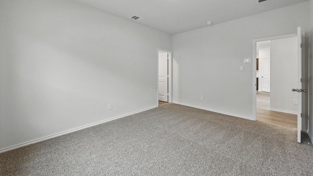 Spacious, unfurnished interior of a new home in Oak Valley Estates, Bullard (Image 21).