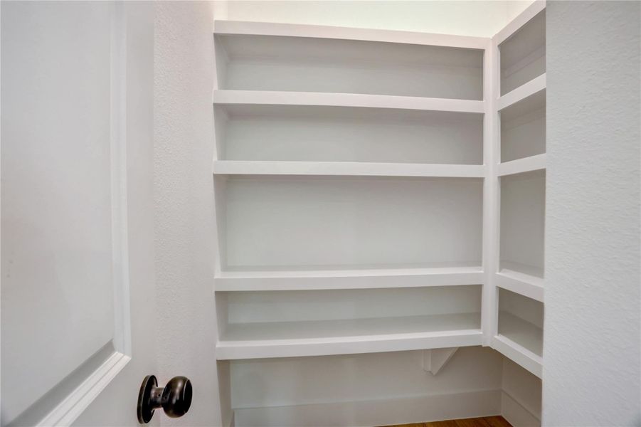 Large walkin pantry.
