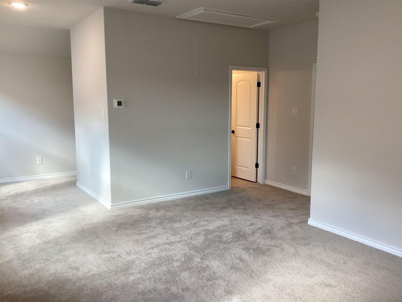 Spacious, unfurnished interior of a new home in Lariat, Liberty Hill (Image 13).