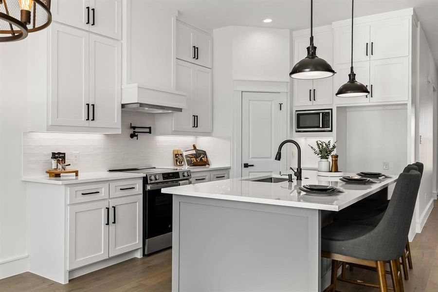 Furnished interior view inside a new home in , Quinlan (Image 17).