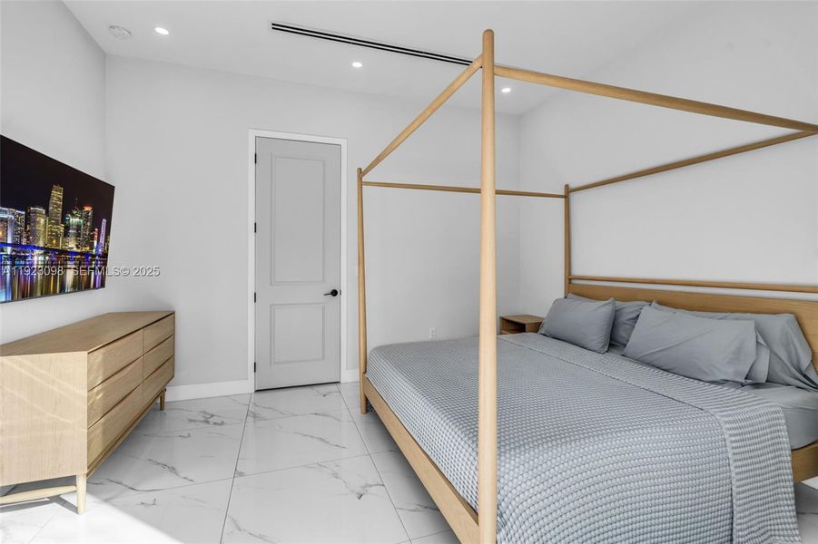 Furnished interior view inside a new home in , Hialeah (Image 15).