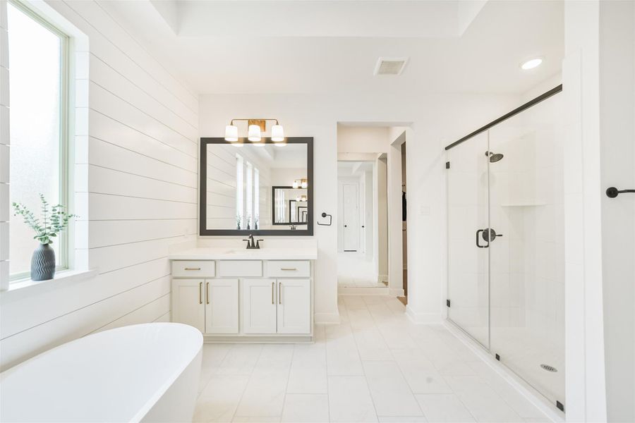 Furnished interior view inside a new home in Woodforest – 60', Montgomery (Image 5).