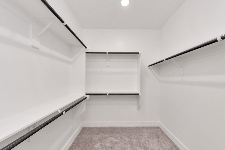 Spacious, unfurnished interior of a new home in Sienna, Missouri City (Image 15).