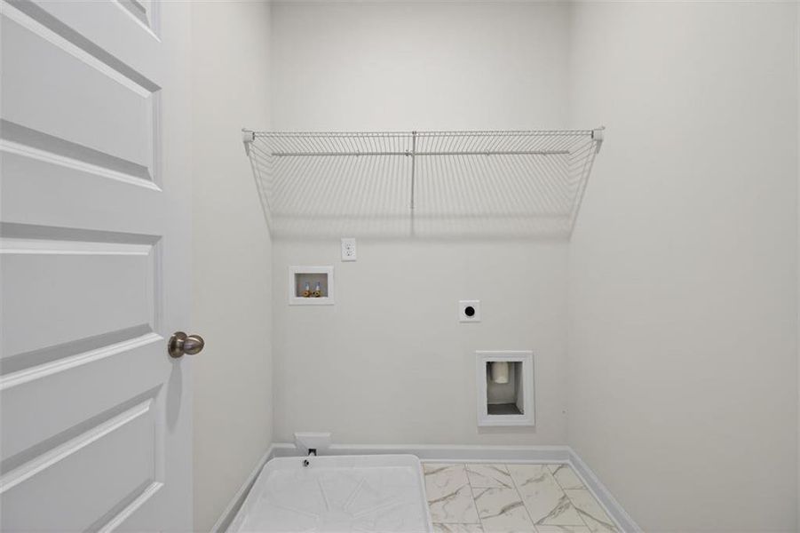 Spacious, unfurnished interior of a new home in Victoria Heights, Dallas (Image 31).