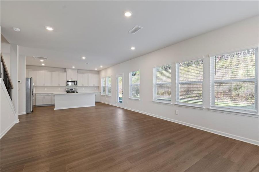 Spacious, unfurnished interior of a new home in Hamilton Crossing, Buford (Image 13).