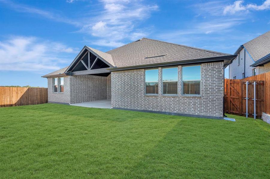 Exterior details and patio area of a home in Elevon, Lavon (Image 22).