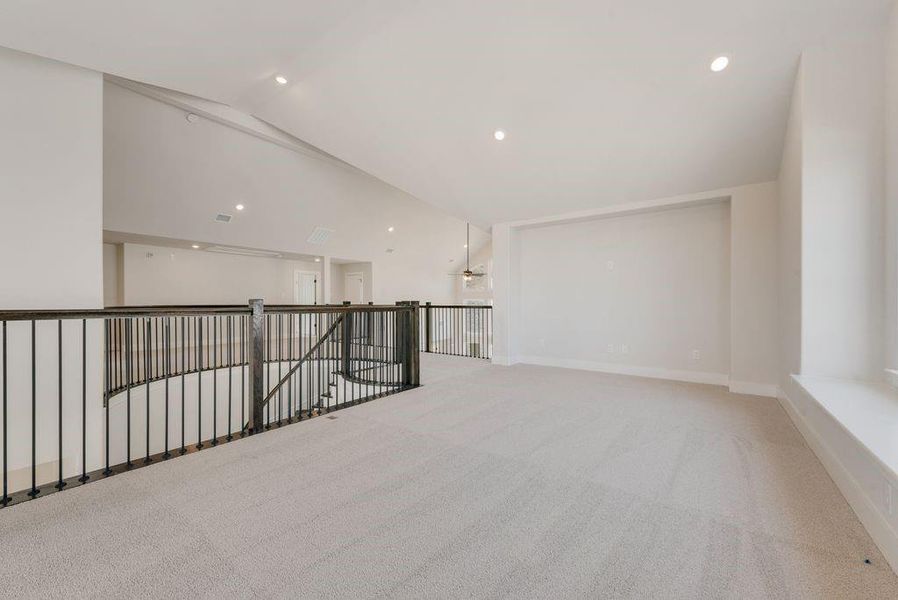 Spacious, unfurnished interior of a new home in Somerset Park, Rockwall (Image 28).