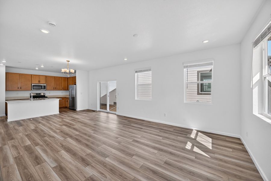 Spacious, unfurnished interior of a new home in Sky Ranch, Aurora (Image 9).