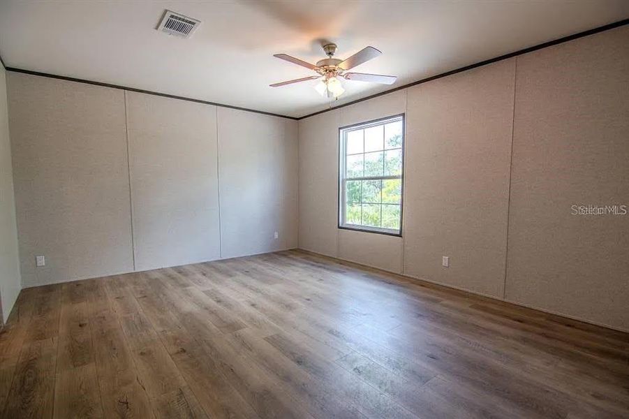 Spacious, unfurnished interior of a new home in , Okeechobee (Image 10).